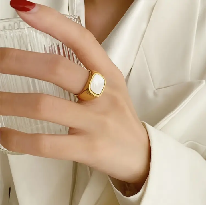 Raya Signet Ring | 18K Gold Plated