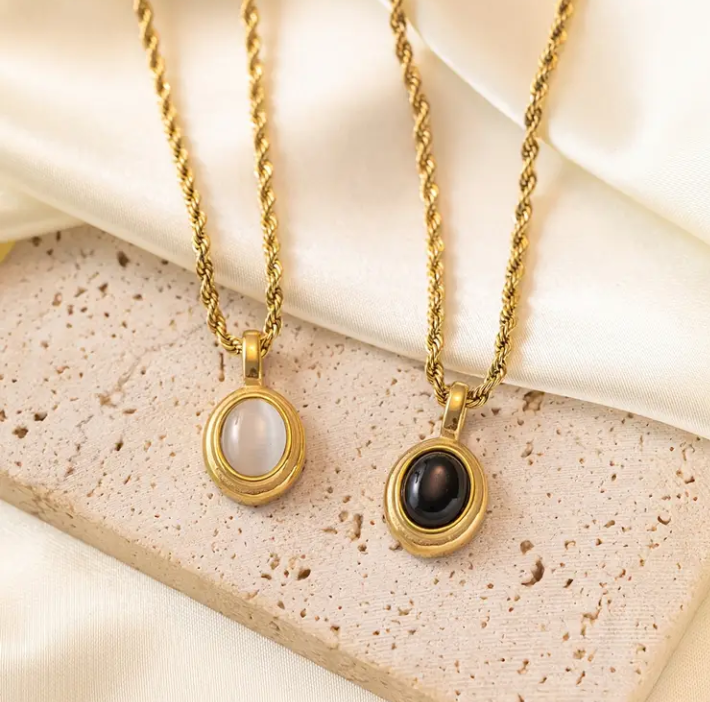 Royal Pendant Necklace | 18K Gold Plated