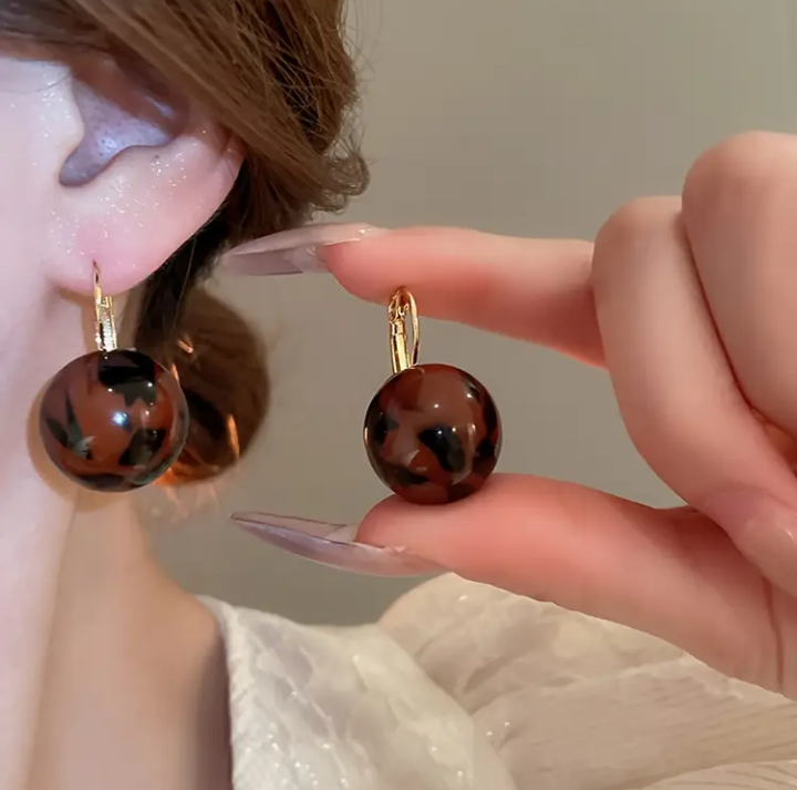 Riya Round Resin Earrings
